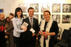 Бойка Асиова с посланик Ради Найденовпри представянето на книгата в Берлин