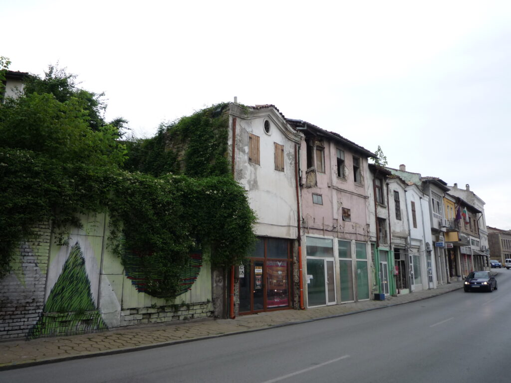Рухнали сгради в центъра на Велико Търново