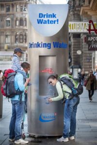 През лятото близо 1000 мобилни чешми утоляват жаждата на виенчани и гости на града © Wiener Wasser / Knie