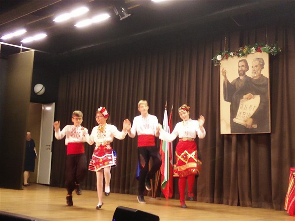 танцова група, българско училище във Виена